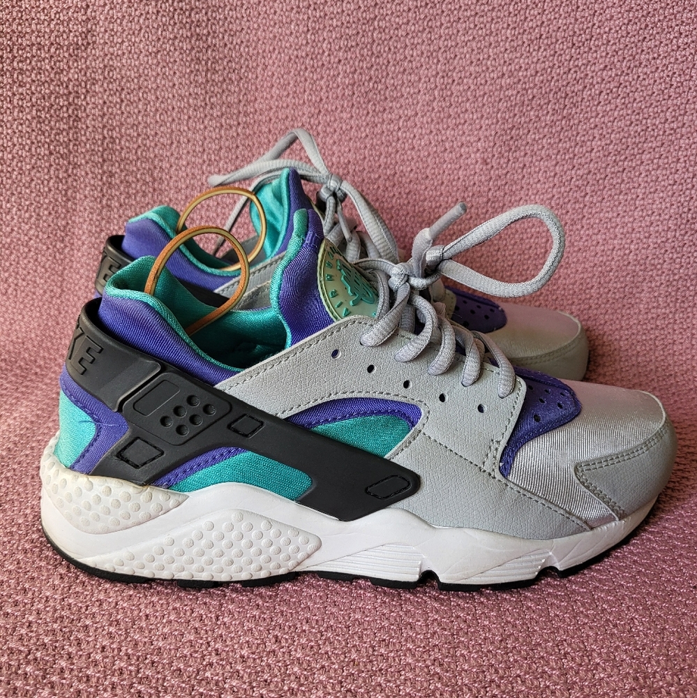 NIKE AIR HUARACHE RUN WOLF GREY-PERSIAN VIOLET SIZE 7.5 634835-008